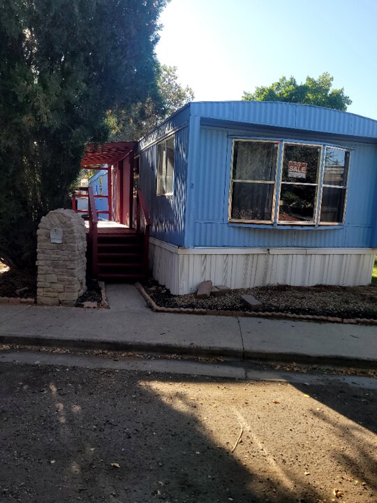 10 9th Ave in Longmont, CO - Building Photo