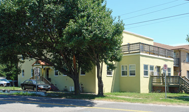 3200 Holly Rd in Virginia Beach, VA - Building Photo - Building Photo