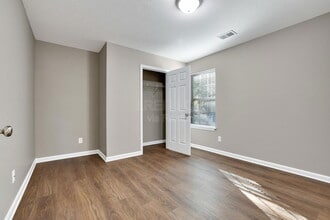 120 Family in Lebanon Junction, KY - Building Photo - Building Photo