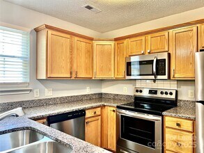 6033 Briggs Dr in Charlotte, NC - Building Photo - Building Photo