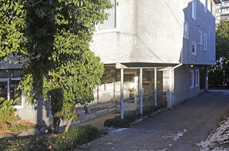 Simcoe Plaza in Vancouver, BC - Building Photo - Building Photo