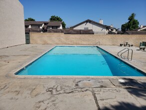 2255 Cahuilla St in Colton, CA - Foto de edificio - Building Photo