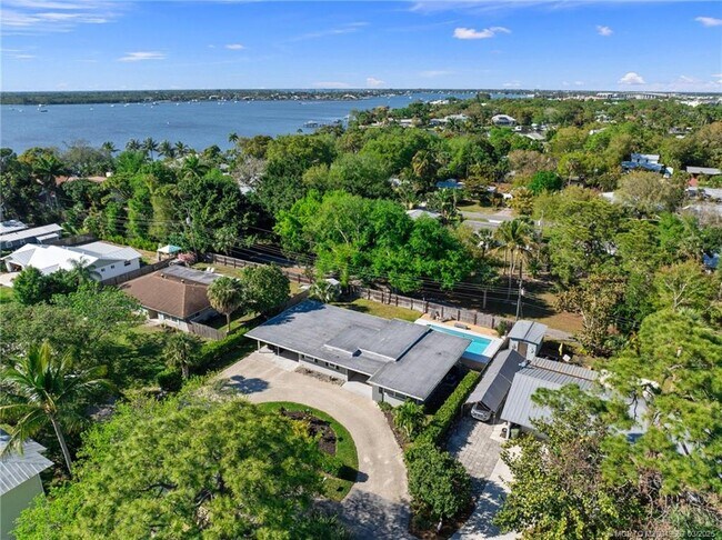 property at 530 S Manor Dr