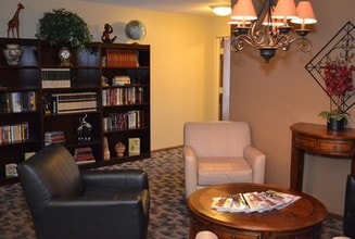 Wilshire Wood in Hopkins, MN - Foto de edificio - Lobby