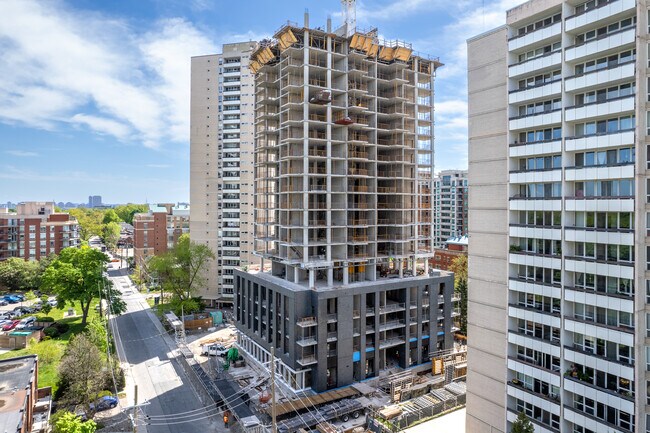 235 Balliol St in Toronto, ON - Building Photo - Building Photo