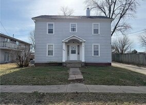 607 W Saint Anthony Ave in Effingham, IL - Building Photo