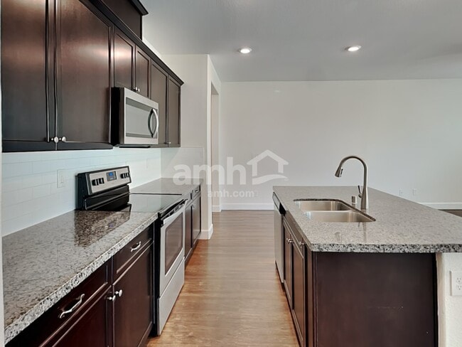 9289 Baylee Bay Court in Las Vegas, NV - Foto de edificio - Building Photo