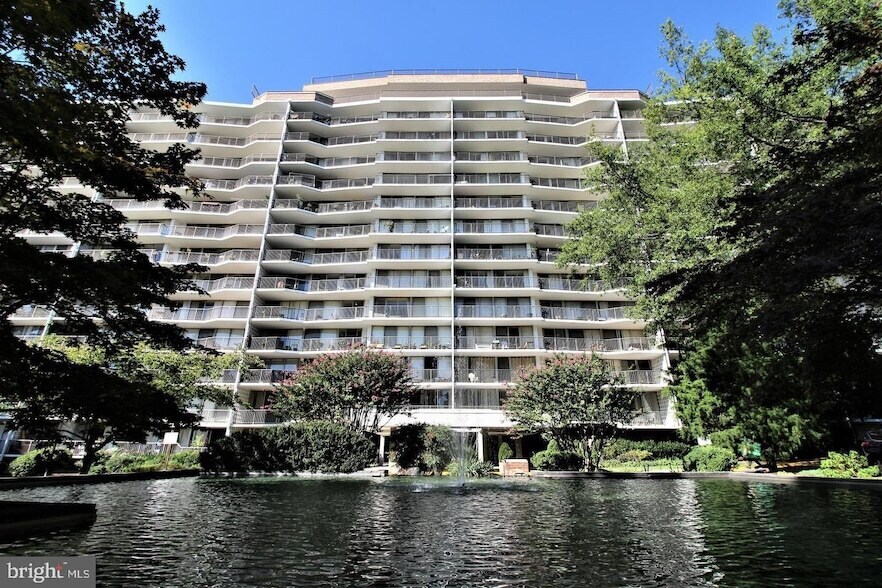3333 University Blvd W, Unit 1005 in Kensington, MD - Building Photo