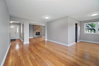 911 Cherokee Dr in Darien, IL - Building Photo - Building Photo