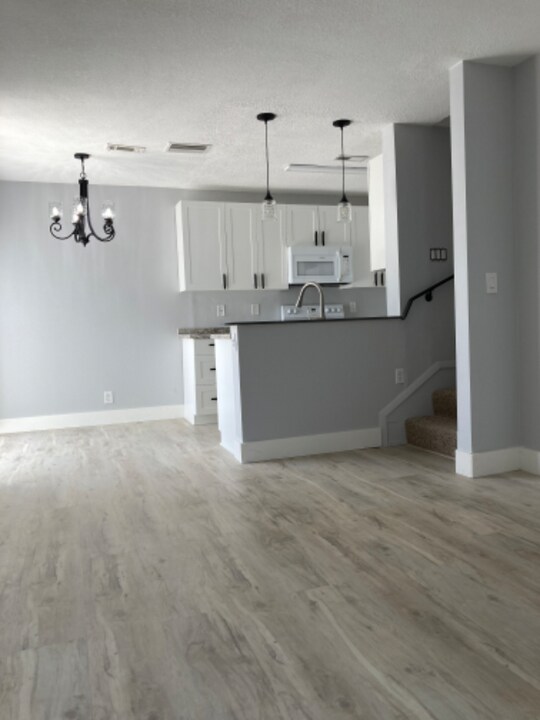 8800 Bardmoor Blvd in Seminole, FL - Building Photo