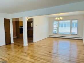 26 Pilgrim Ct in Bloomfield, NJ - Building Photo - Building Photo