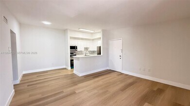 9705 Hammocks Blvd in Miami, FL - Building Photo - Building Photo