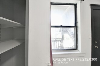 3720 S Indiana Ave in Chicago, IL - Foto de edificio - Building Photo