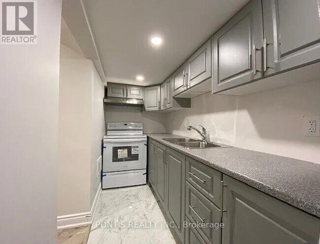 188 Holmes Crescent in Milton, ON - Building Photo - Building Photo