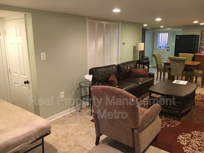813 10th St NE in Washington, DC - Building Photo - Building Photo