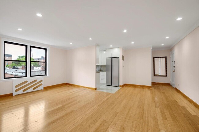 65-30 108th St-Unit -3B in Queens, NY - Building Photo - Building Photo