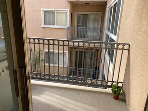 937 12th St, Unit #208 in Santa Monica, CA - Building Photo - Building Photo