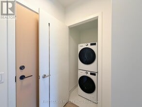 30 Dreamers Wy in Toronto, ON - Building Photo - Building Photo