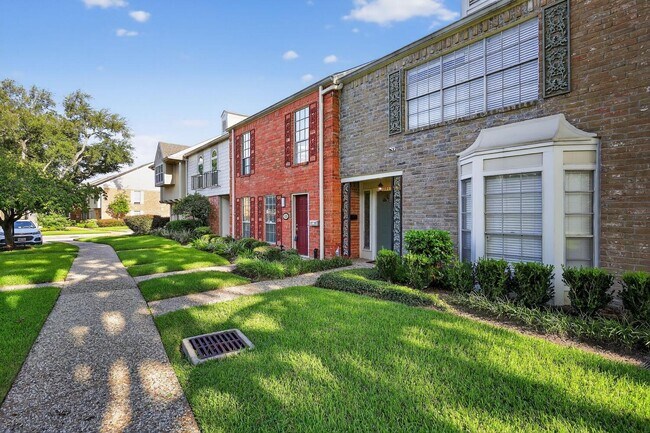 10351 Briar Forest Dr in Houston, TX - Building Photo - Building Photo