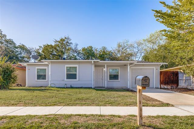 1008 Hensley St in Arlington, TX - Building Photo