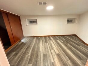 5524 N Mont Clare Ave, Unit G in Chicago, IL - Building Photo - Building Photo