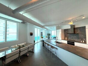 700 NE 25th St in Miami, FL - Building Photo - Building Photo