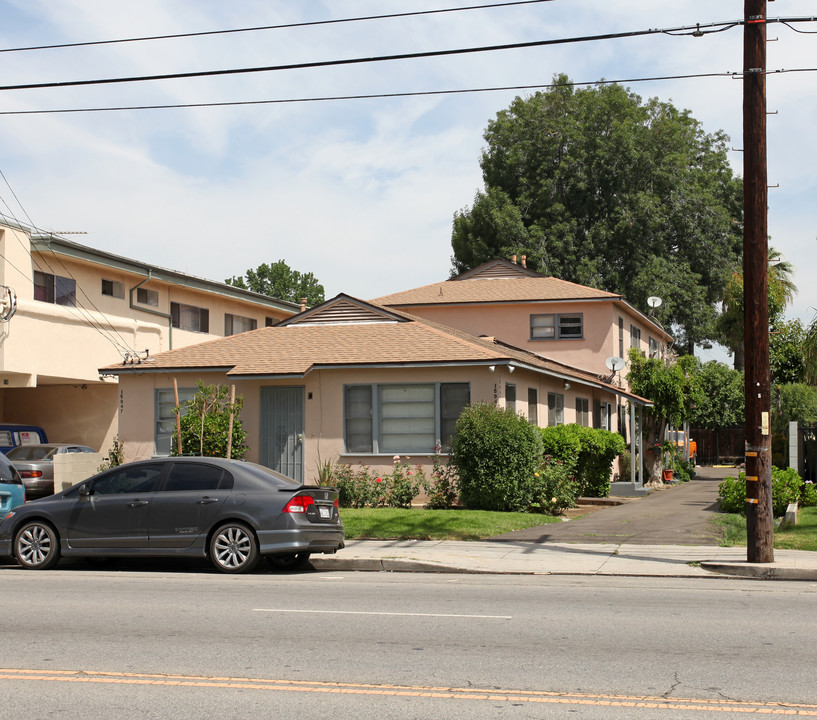 15947 Vanowen St in Van Nuys, CA - Building Photo