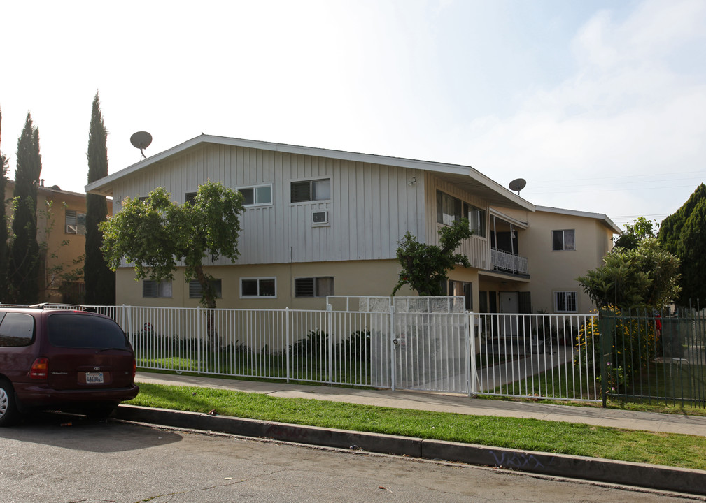 18042 Schoenborn St in Northridge, CA - Building Photo