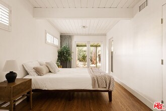 1026 Laurel Ave in West Hollywood, CA - Building Photo - Building Photo