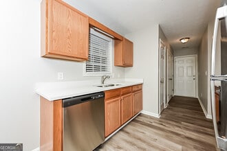 8198 Sterling Ln in Covington, GA - Foto de edificio - Building Photo