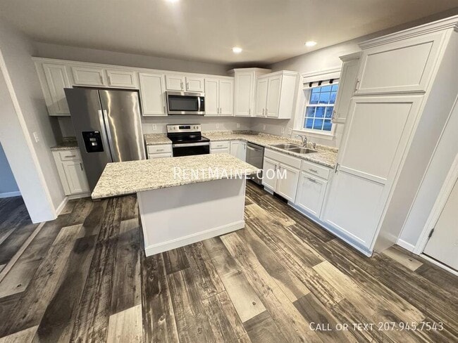 110 Rocky Rdg Dr in Hermon, ME - Building Photo - Building Photo