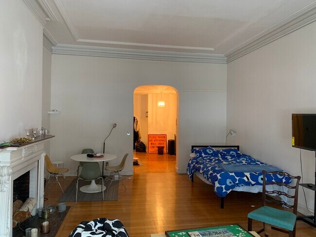 295 Commonwealth Ave, Unit H-18 in Chestnut Hill, MA - Foto de edificio - Building Photo