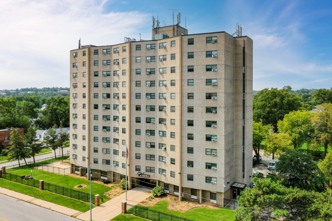 Evans Tower in Omaha, NE - Building Photo