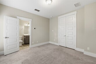 819 Algona Ave in Houston, TX - Foto de edificio - Building Photo