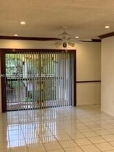690 W Park Dr in Miami, FL - Building Photo - Building Photo