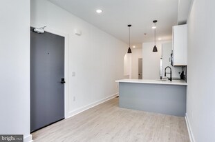 922 W Arizona St in Philadelphia, PA - Building Photo