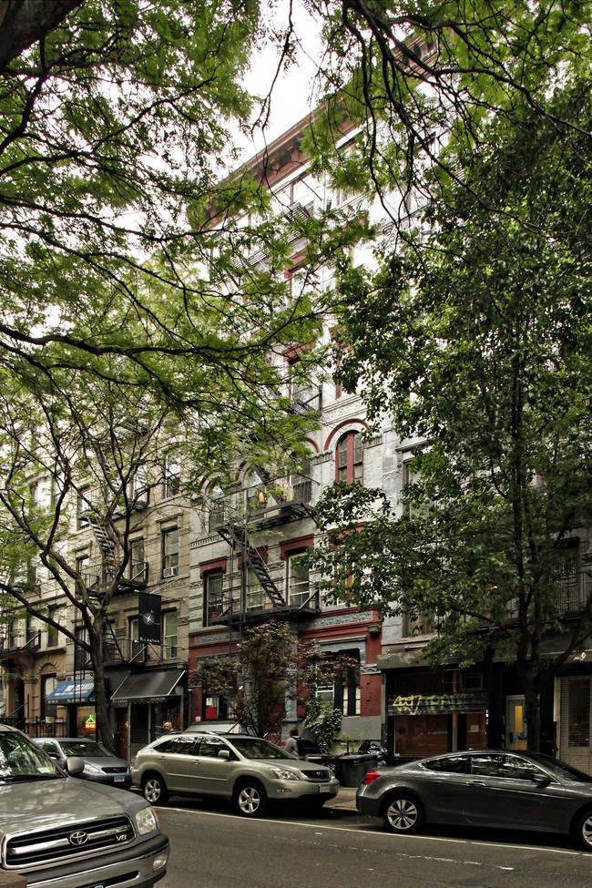 221 E Tenth St in New York, NY - Foto de edificio - Building Photo