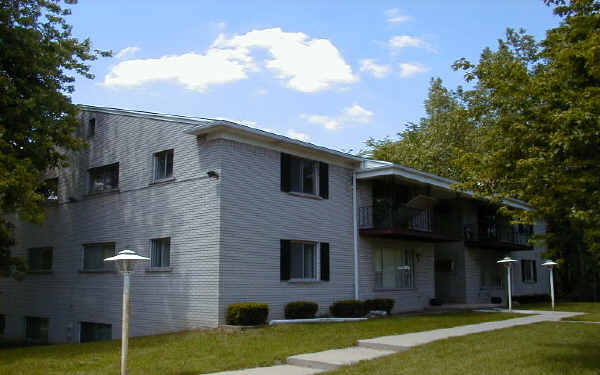 67551 Van Dyke Rd in Washington, MI - Building Photo