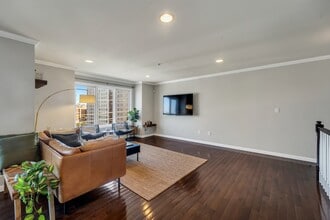 15 Legend Hills Dr in Edgewater, NJ - Building Photo - Building Photo