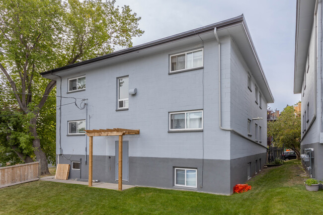 1904 28 Av SW in Calgary, AB - Building Photo - Building Photo