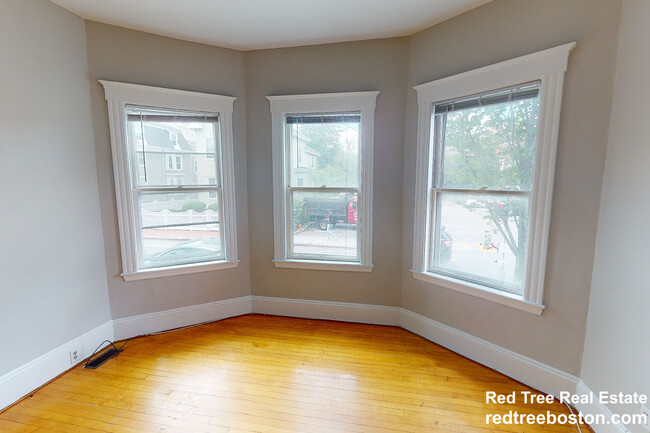 17 Pleasant St, Unit 1 in Cambridge, MA - Building Photo - Building Photo