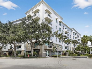 2421 NE 65th St, Unit 22 in Fort Lauderdale, FL - Foto de edificio - Building Photo