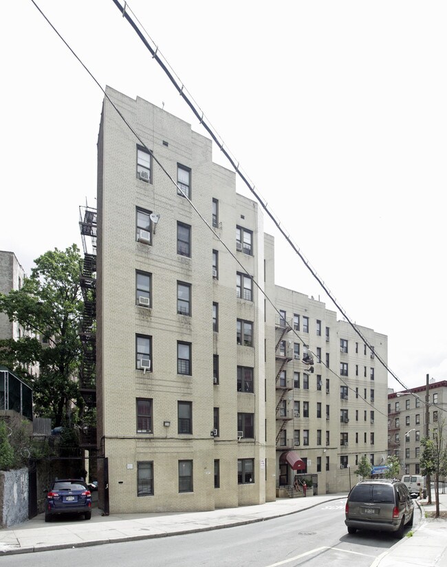 357 E 195th St in Bronx, NY - Foto de edificio - Building Photo