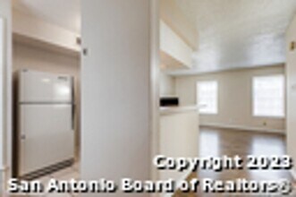 1045 Shook Ave in San Antonio, TX - Building Photo - Building Photo