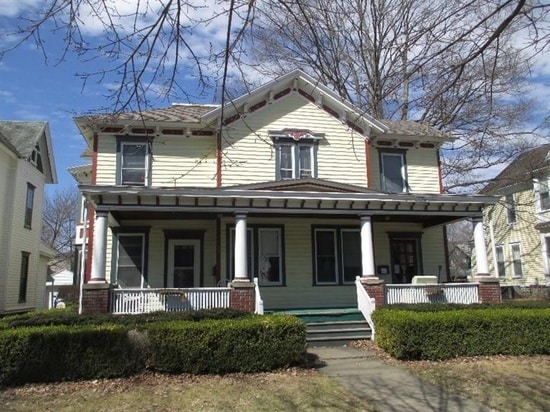 27 Maple St, Unit 2 in Oneonta, NY - Building Photo