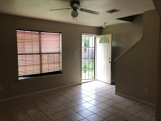 7549 Windsor Oaks in San Antonio, TX - Building Photo - Building Photo