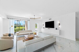 5136 Lake Catalina Dr in Boca Raton, FL - Building Photo - Building Photo