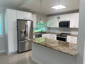 8765 SW 176th St in Palmetto Bay, FL - Building Photo - Building Photo