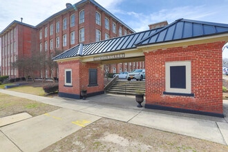 Yugo Columbia Lofts in Columbia, SC - Foto de edificio - Building Photo