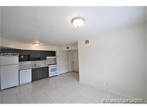 666 NE 80th St-Unit -6 in Miami, FL - Building Photo - Building Photo